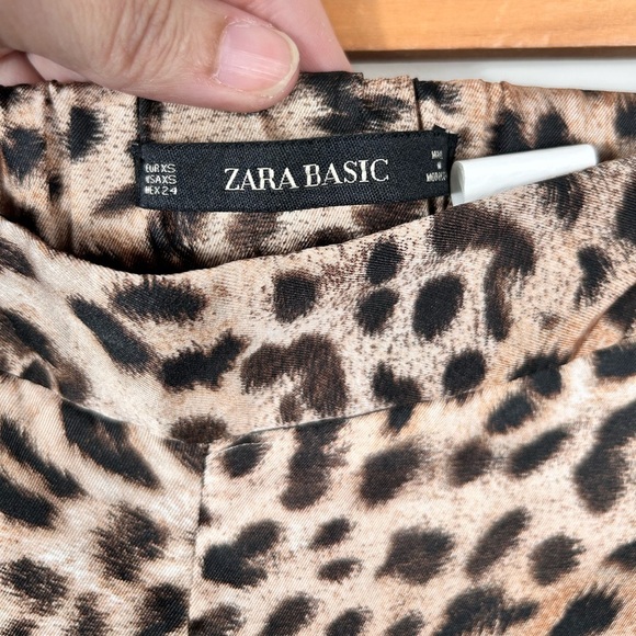 Zara leopard satin pants, size 24, straight leg, flowy Elegant Streetwear Chic - Picture 3 of 8